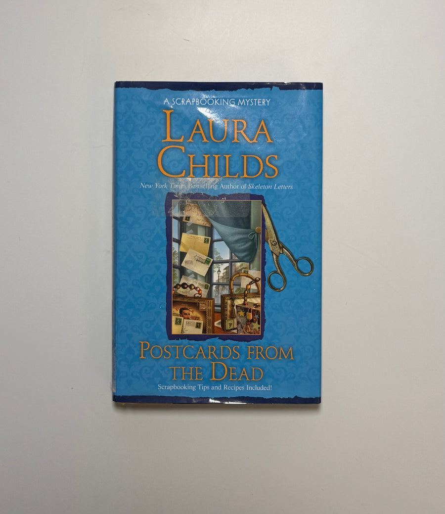 Postcards from the Dead – A Scrapbooking Mystery (Laura Childs)