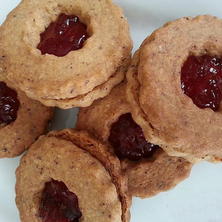 Rosaoliva biscuits with rose petal jam